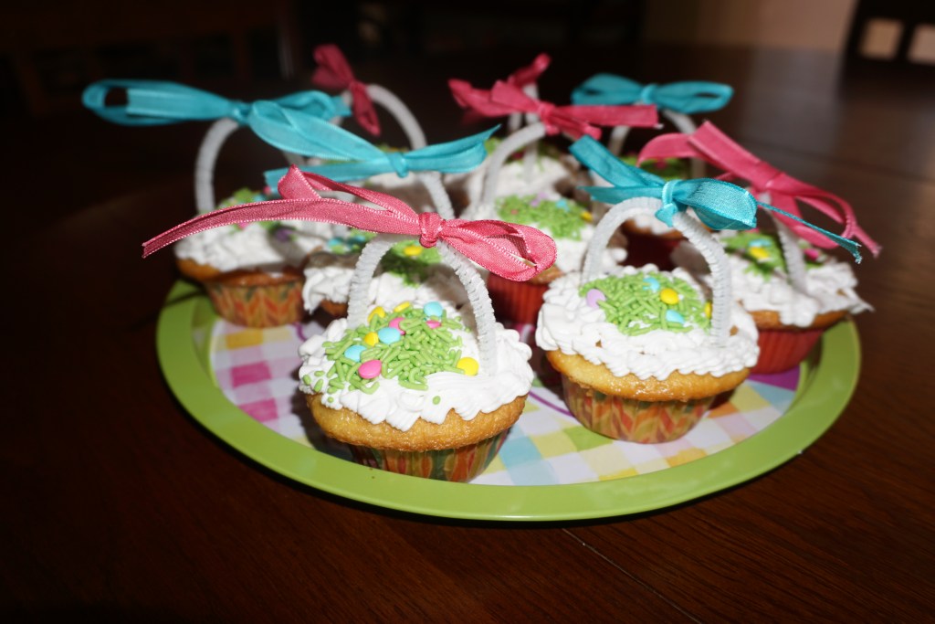 Looking for easy to make Easter cupcakes? Read on to find out how I made cupcakes that look like Easter baskets.
