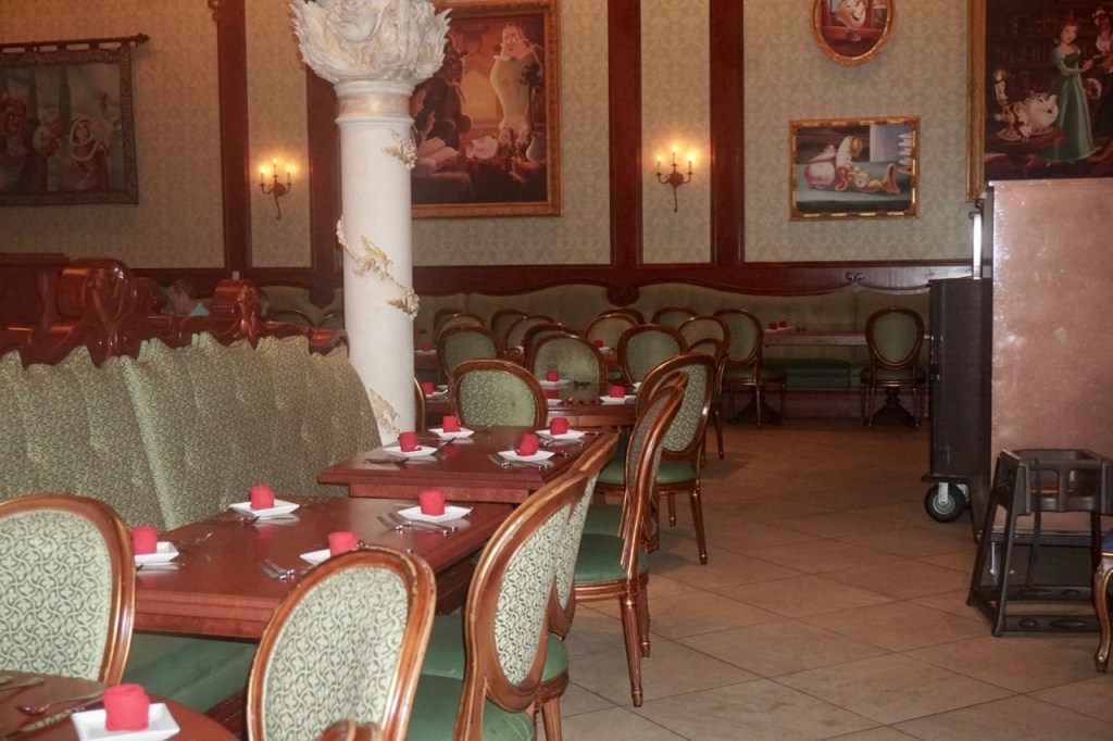 This is the ballroom where we at our dinner. Do you see the napkins shaped like red roses??