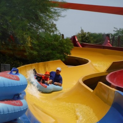Things to Do with Kids in Phoenix During the Summer:  Spend the Day at Wet ‘n’ Wild Phoenix