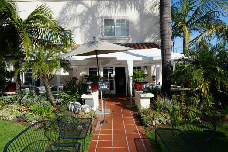 Crown Bistro has a very inviting atmosphere, which is why it's on my list of places to eat on Coronado Island.