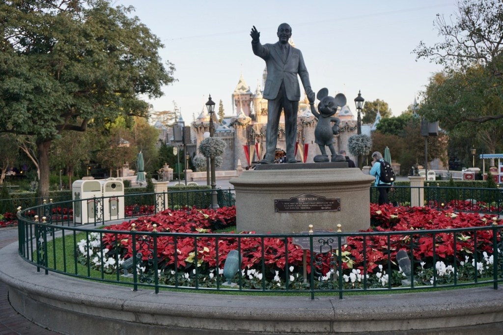 Are you looking for the best hotels near Disneyland? My family and I had the opportunity to stay at the Courtyard Marriott Theme Park Entrance, and not only is it one of the best hotels near Disneyland, but it's also one of the best hotels near Disneyland for families!