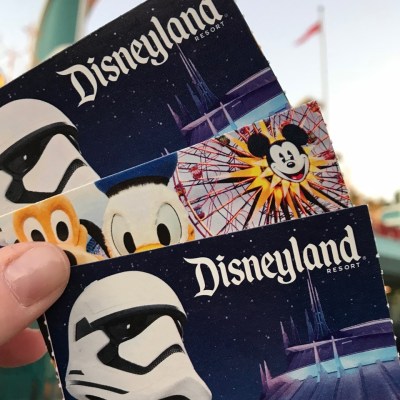 9 Best Ways to Visit Disneyland on a Budget