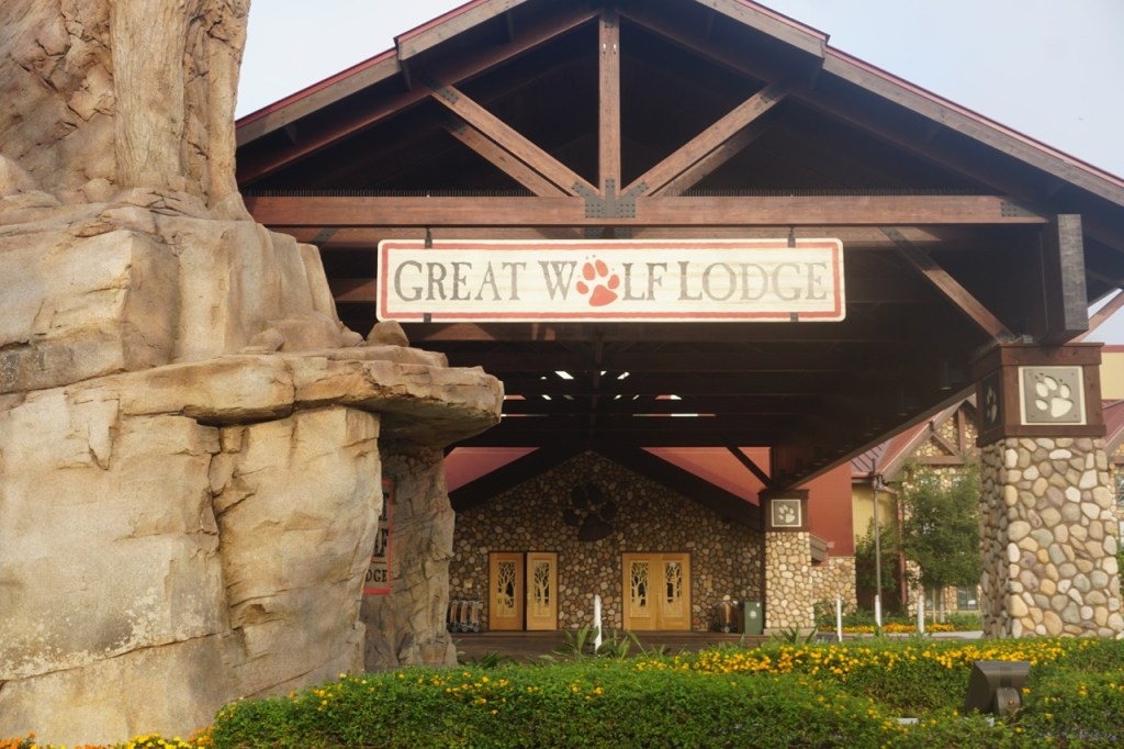 Get ready for a howling good time during the super woof moon celebration at the Great Wolf Lodge in Southern California!