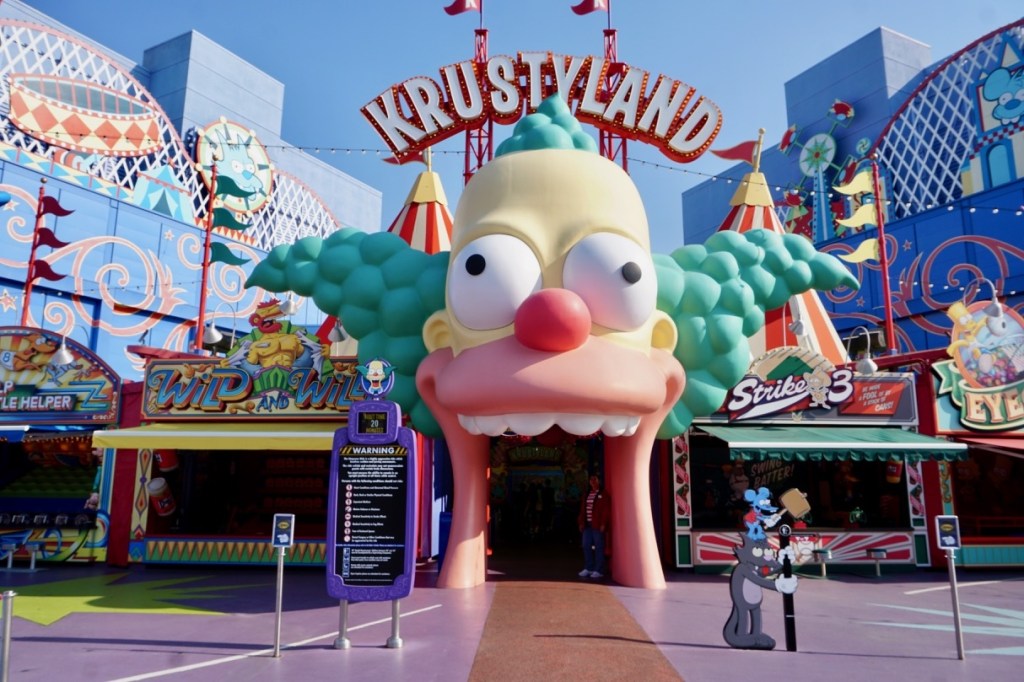 Keep reading to find out why I think the express pass at Universal Studios Hollywood is worth it!