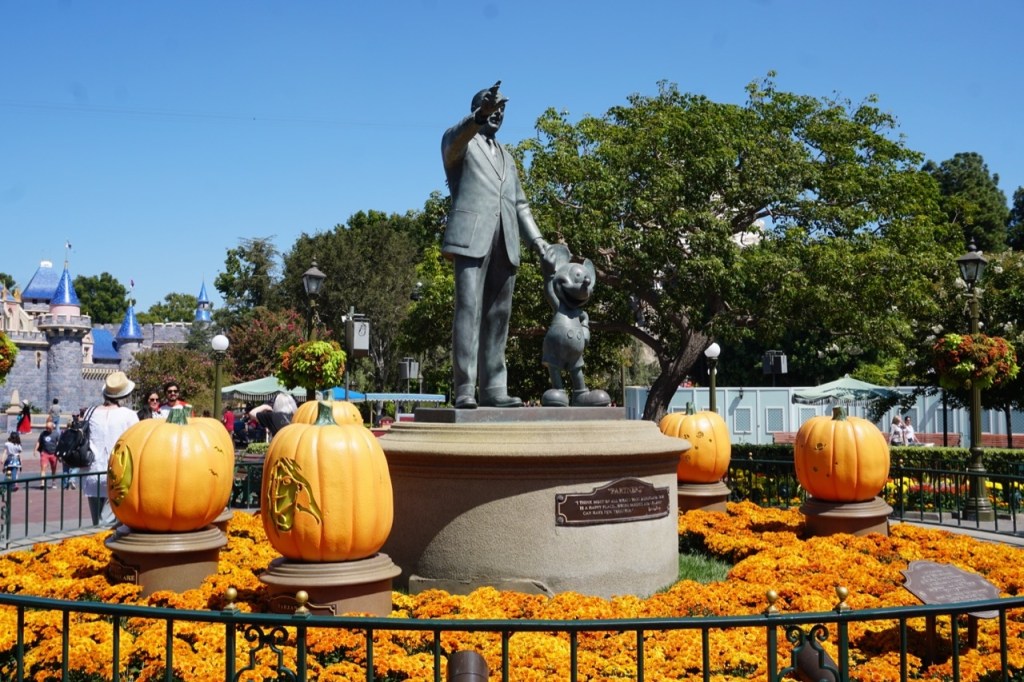 I've prepared the Ultimate Disneyland Halloween Guide to help you plan your visit!