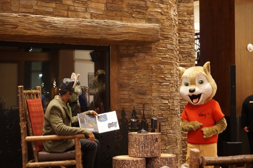 Storytime is included in a stay at Great Wolf Lodge Arizona and Wiley even makes an appearance!