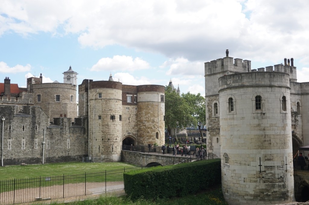 Planning a trip to London with kids? There are several things to do, including a tour of the Tower of London.