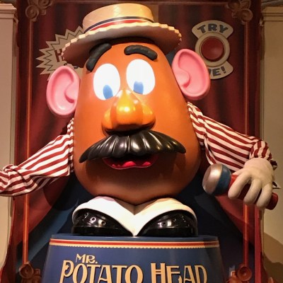 Disneyland Fastpass Attractions and How to Use MaxPass