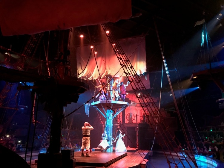 Looking for family friendly entertainment near Anaheim, California and Disneyland? Keep reading for a Pirates Dinner Adventure Review!